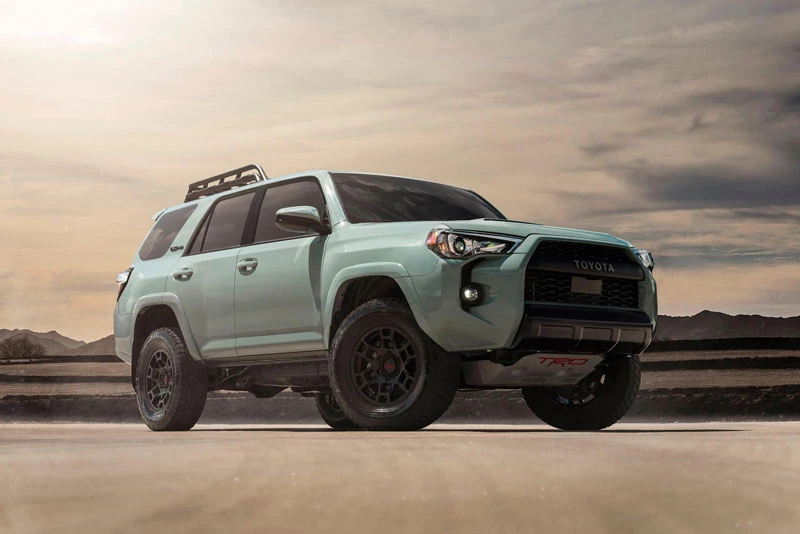 =8. Toyota 4Runner 2021 (khoảng sáng gầm xe: 244 mm).