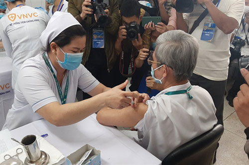 Gần 600.000 liều vaccine phòng COVID-19 do Nhật Bản viện trợ về tới TP.HCM