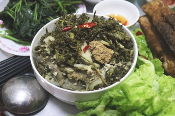 Món rau muối chua dân dã ở Phú Thọ mang về Thủ đô thành đặc sản hiếm có, giúp người bán kiếm tiền triệu mỗi ngày
