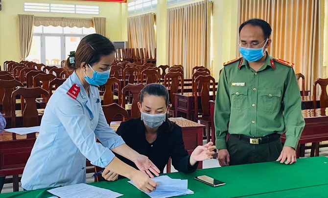 Đồng Tháp: Một phụ nữ bị xử phạt 5 triệu đồng vì đăng tin sai sự thật về phòng chống Covid-19