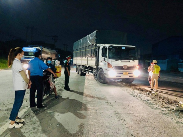 Cần quy định thống nhất về xét nghiệm COVID-19 với lái xe ra - vào TP. Hồ Chí Minh