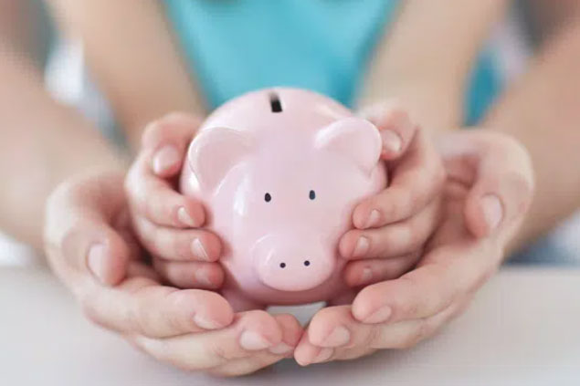 Tiền không thiếu nhưng triệu phú bất động sản này lại hối hận vì đã không sớm dạy con 6 bài học kiếm tiền