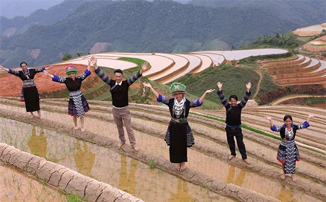 Ruộng bậc thang mới nổi ở Yên Bái thu hút giới trẻ