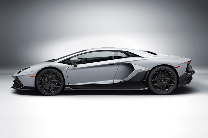 Tận mục siêu xe Lamborghini Aventador LP780-4 Ultimae: Công suất 770 mã lực, giới hạn 600 chiếc