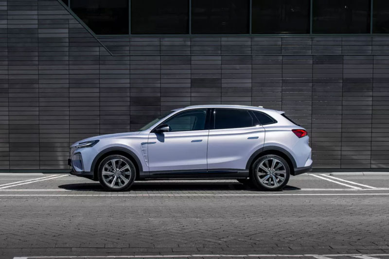 SUV mạnh 284 mã lực, nhiều công nghệ tiên tiến, giá gần 1,4 tỷ đồng