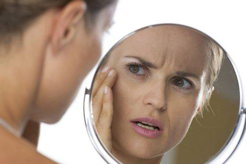 Xịt nước này lên mặt trước khi ngủ giúp bạn như trẻ lại 10 tuổi