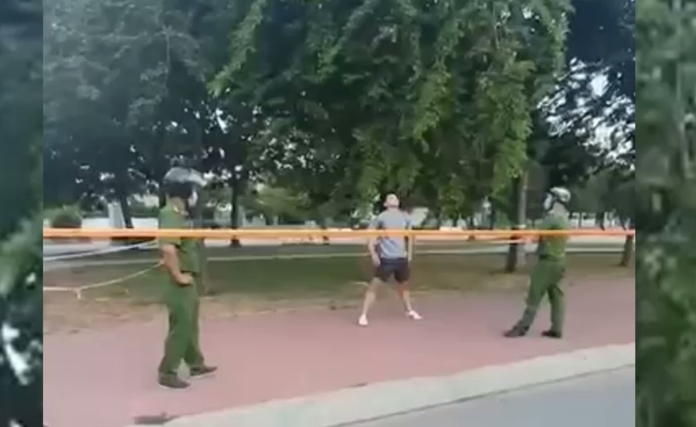 Thanh niên ở TP.HCM không đeo khẩu trang ra công viên tập thể dục bị phạt 4 triệu đồng