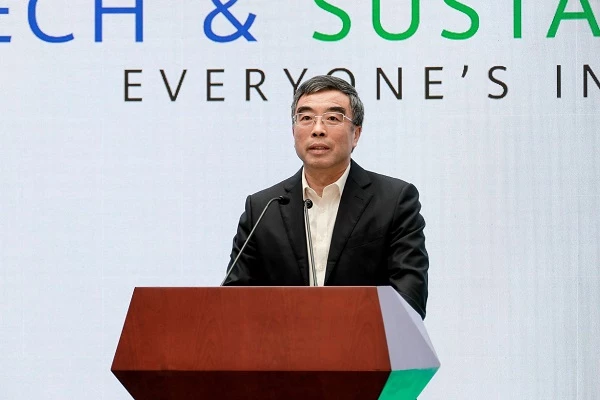 Chủ tịch Huawei Liang Hua phát biểu tại Diễn đàn Công nghệ & Bền vững: Không ai bị lãng quên.