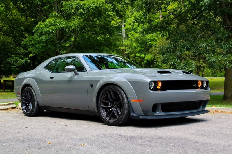 3. Dodge SRT HellCat Redeye 2021 (giá khởi điểm: 80.000 USD).