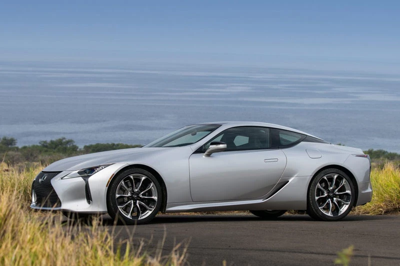 4. Lexus LC 500 2021 (giá khởi điểm: 93.050 USD).