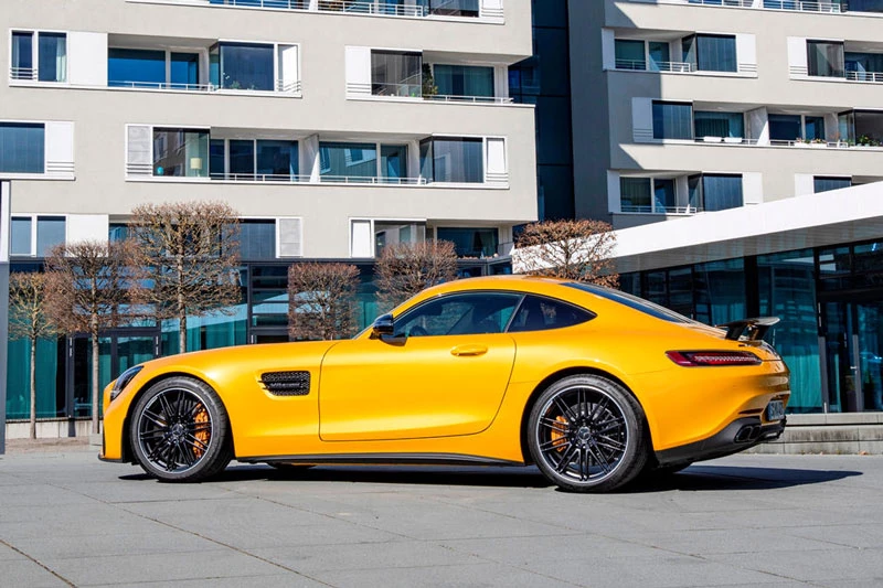 7. Mercedes-AMG GT 2021 (giá khởi điểm: 118.600 USD).