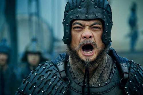 Trước mộ Ngụy Diên có 3 bức tượng người đá quỳ, 2 bức trong số đó là tượng Dương Nghi và Mã Đại, bức còn lại là của ai?