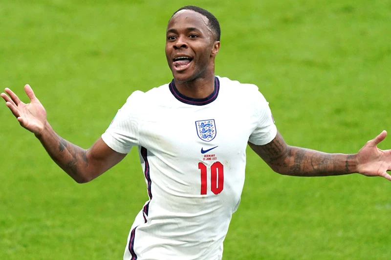 Tiền đạo: Raheem Sterling (Anh).