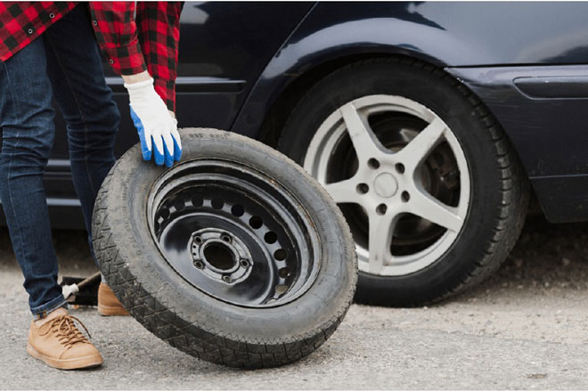 Thay lốp dự phòng nên lắp bánh trước hay bánh sau?