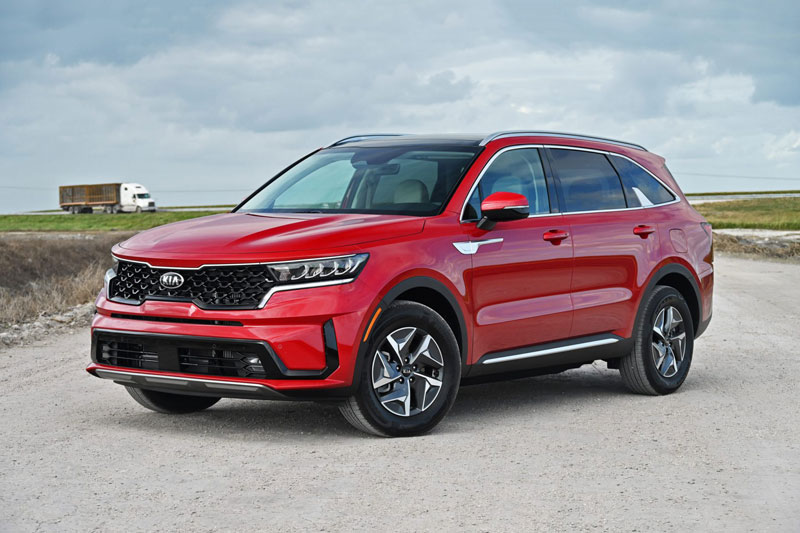 Kia Sorento 2022 bổ sung nhiều trang bị mới, Hyundai Santa Fe 'dè chừng'