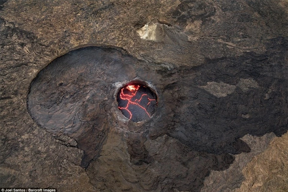 Cận cảnh núi lửa Etra Ale ở Ethiopia - Nơi được mệnh danh là “Cổng địa ngục”