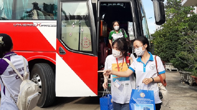 Gần 100 cán bộ, sinh viên ĐH Y dược Cần Thơ hỗ trợ Vĩnh Long dập dịch