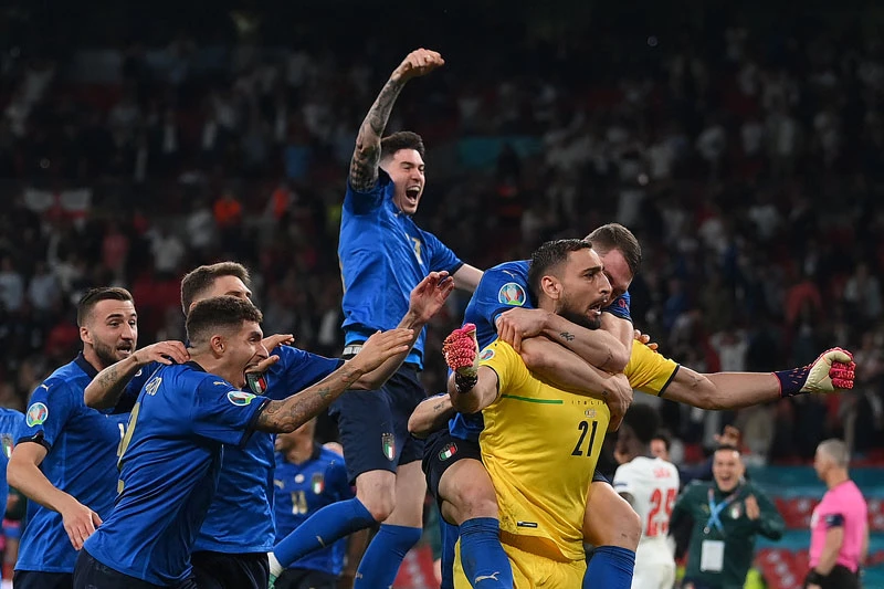 Niềm vui chiến thắng của các tuyển thủ Italia. Ảnh: Getty.