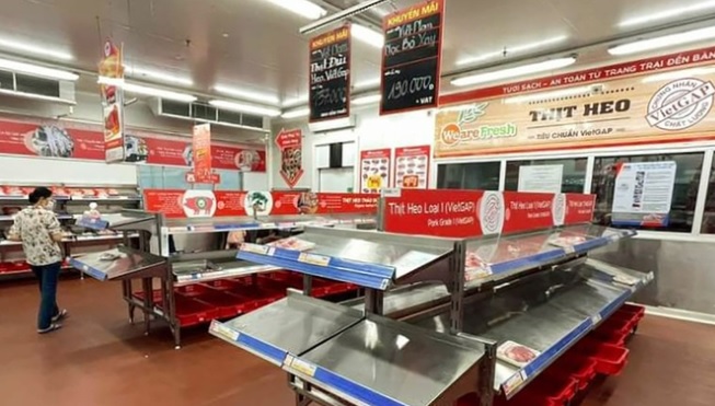 TP Hồ Chí Minh: Siêu thị đầy hàng, người dân khó mua