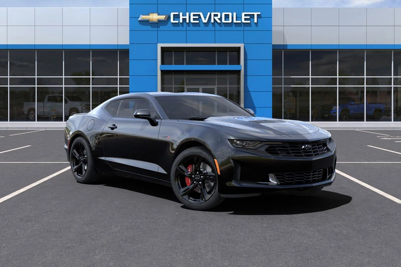 2. Chevrolet Camaro LT1 (giá khởi điểm: 25.500 USD).