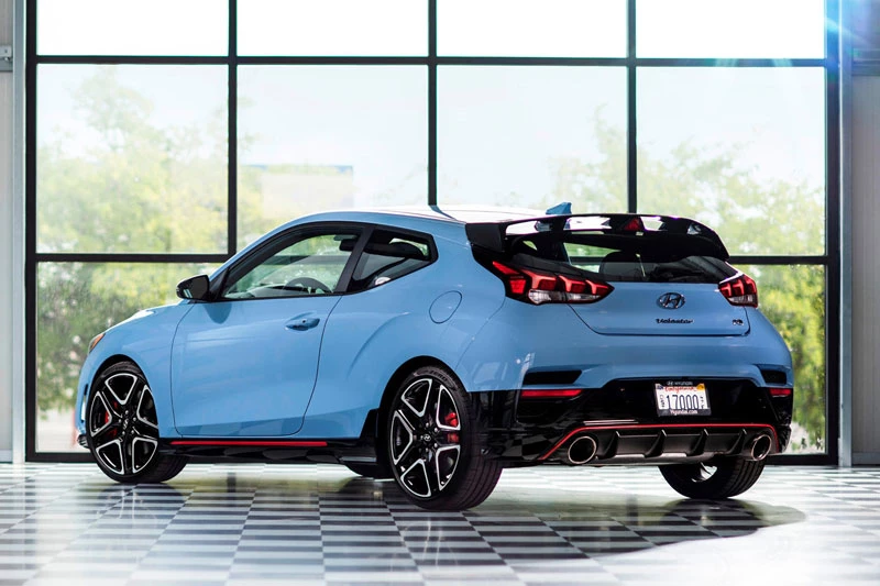 7. Hyundai Veloster N (giá khởi điểm: 33.255 USD).