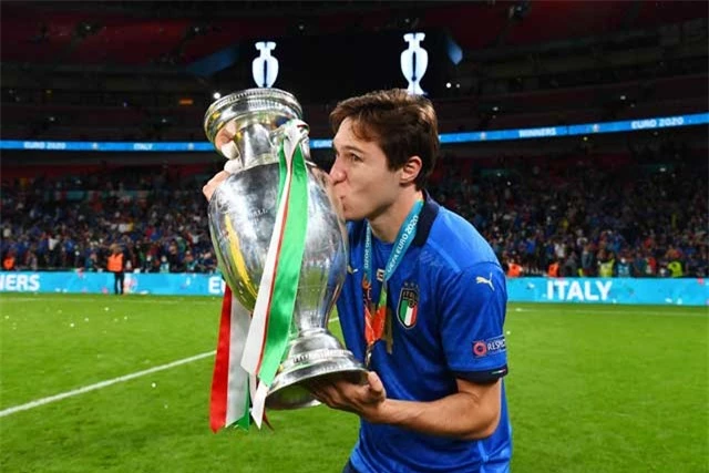 Federico Chiesa đã thoát khỏi cái bóng người cha nổi tiếng của mình bằng chức vô địch EURO 2020