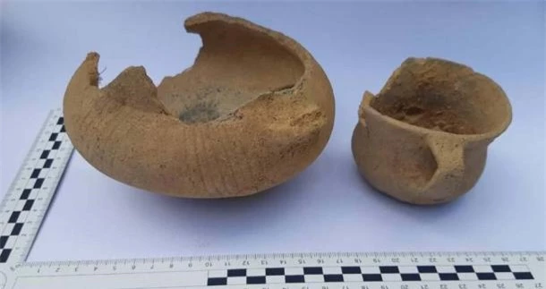 Nghịch cát, bé tiểu học phát hiện mộ cổ 2.000 năm, có thể đầy vàng - Ảnh 2.