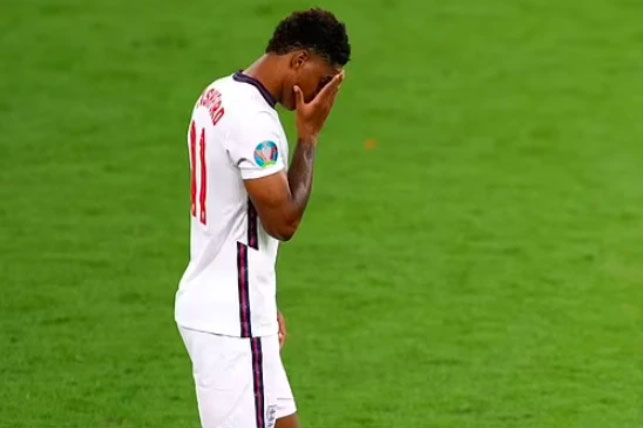 Rashford viết tâm thư dằn vặt về quả luân lưu: Tôi có thể đá pen trong giấc ngủ, tại sao quả này đá hỏng?