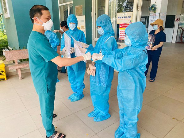 Đà Nẵng: Nhân viên y tế trong khu cách ly điều trị COVID-19 bị lây nhiễm đã được tiêm vaccine mũi 1