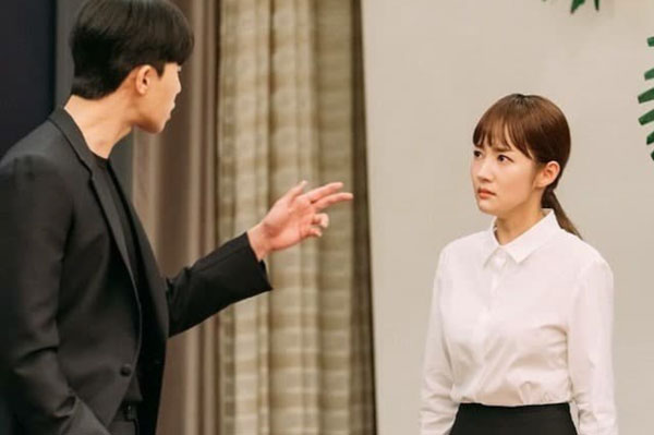 Nấu cả bàn tiệc sinh nhật thịnh soạn mà bạn trai không đến, hôm sau một người lạ đến nhà khiến tôi ngã quỵ