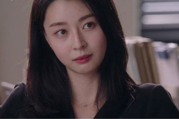 Anh trai chồng chê mâm cơm “như cho lợn ăn”, tôi bực bội rút tiền vứt lên bàn rồi đuổi thẳng