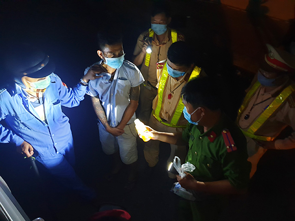 Tài xế xe đầu kéo nghiện ma túy từ Huế vượt chốt kiểm soát dịch của Đà Nẵng