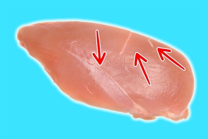 Thịt ức gà xuất hiện sọc trắng có ăn được không?