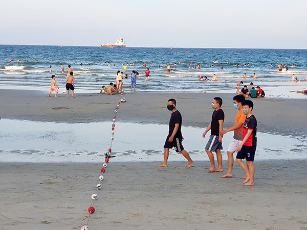 Đà Nẵng: Lại tạm dừng tắm biển, thể dục, cắt tóc từ 12h ngày 15/7