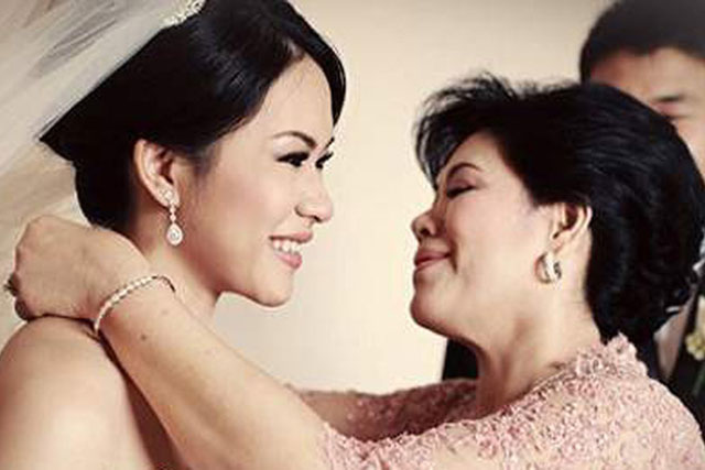 Được mẹ chồng tặng 180 triệu đồng ngay trong ngày cưới, đến khi đi rút tiền, con dâu "lặng người" vì số tiền trong thẻ