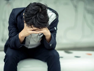 Chưa kịp mừng vì nhận được tiền của bố vợ để mua xe, tôi đã "ngấm đòn" với chiêu độc của ông