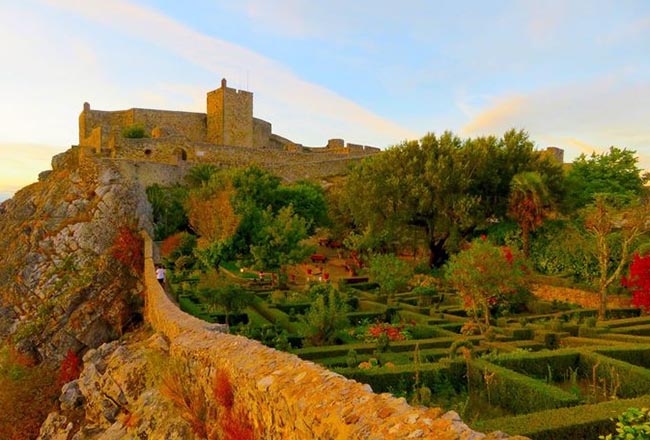 Khám phá ngôi làng trên núi cao, được ví như "tổ của đại bàng"