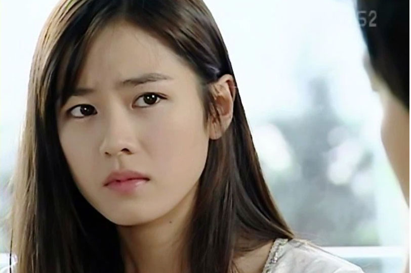 Sang nhà bạn trai chơi, đang ăn bánh thì tôi bật khóc bỏ về vì mẹ anh chê "nhà quê ăn bẩn"