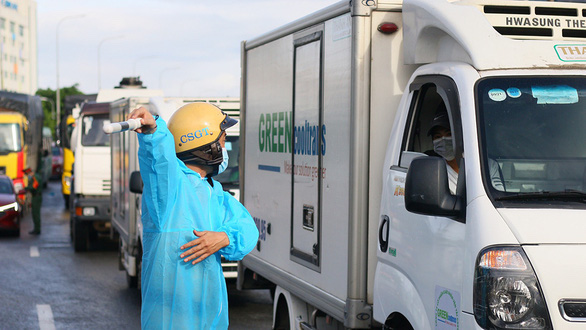 Cần thiết ưu tiên xét nghiệm COVID-19 cho tài xế xe tải chở hàng