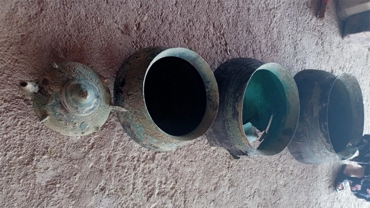Những “cổ vật” được tìm thấy tại huyện Qùy Hợp.