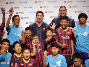 Vì sao Barca ký hợp đồng mới tới... 5 năm với Messi?