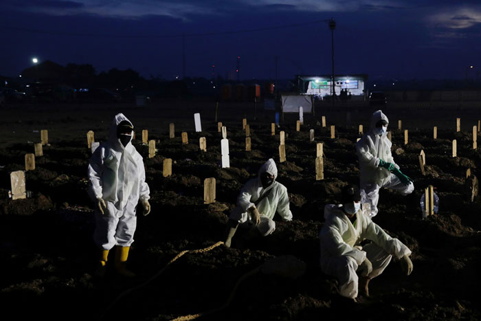 COVID-19 bùng phát trở lại trên toàn cầu