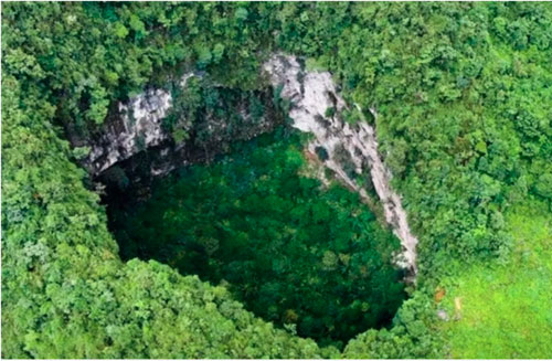 Hà Giang có một hố sụt đẹp như dựng từ phim Hollywood mà ít người biết tới