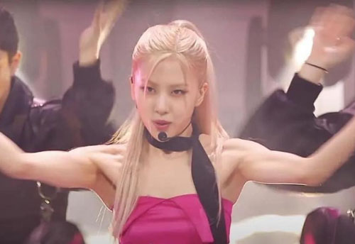 CLIP: BLACKPINK gây ‘choáng’ với những khoảnh khắc cơ bắp nổi cuồn cuộn