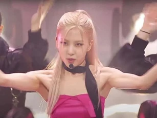 CLIP: BLACKPINK gây ‘choáng’ với những khoảnh khắc cơ bắp nổi cuồn cuộn