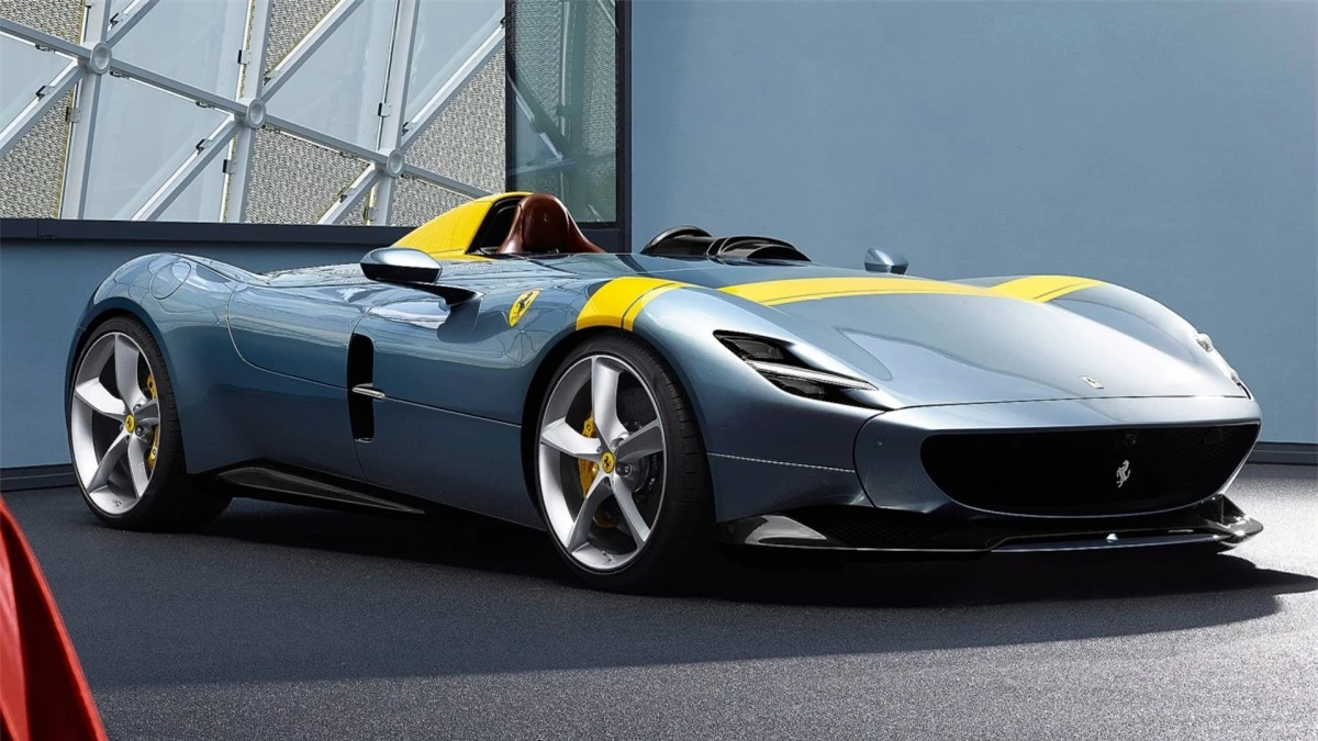 Ferrari Monza: Giống với chiếc McLaren ở trên, đây cũng là một chiếc xe có thiết kế độc đáo.