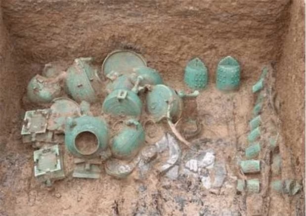 Ngôi mộ bị trộm vô số lần trong 2.000 năm nhưng các chuyên gia vẫn tìm thấy nhiều bảo vật nhờ thiết kế bí mật này - Ảnh 2.
