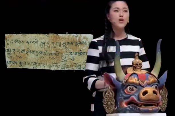 Cô gái trẻ mang "đầu trâu" ngàn tuổi đi thẩm định, chuyên gia thò tay vào trong: Có một mẩu giấy!