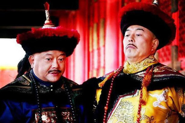 C&#xF4;ng ch&#xFA;a mu&#x1ED1;n mua &#x111;&#x1ED3;, C&#xE0;n Long n&#xF3;i: &quot;T&#xEC;m cha ch&#x1ED3;ng m&#xE0; xin&quot;, H&#xF2;a Th&#xE2;n nhanh tr&#xED; &#x111;&#xE1;p 4 ch&#x1EEF;, ch&#xED;nh th&#x1EE9;c &#x1EA5;n &#x111;&#x1ECB;nh th&#xF4;ng gia v&#x1EDB;i vua