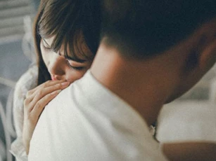 Vợ 2 lần sảy thai, nghi ngờ nên lén lắp camera theo dõi, chồng đau đớn phát hiện ra sự thật khó chấp nhận